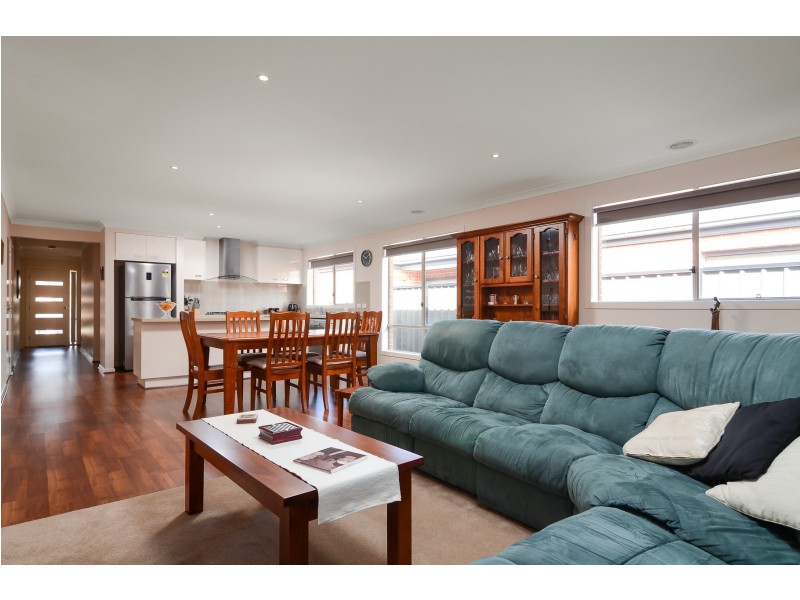 16 Murgese Circuit, Clyde North VIC 3978