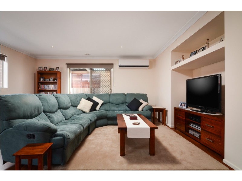 16 Murgese Circuit, Clyde North VIC 3978