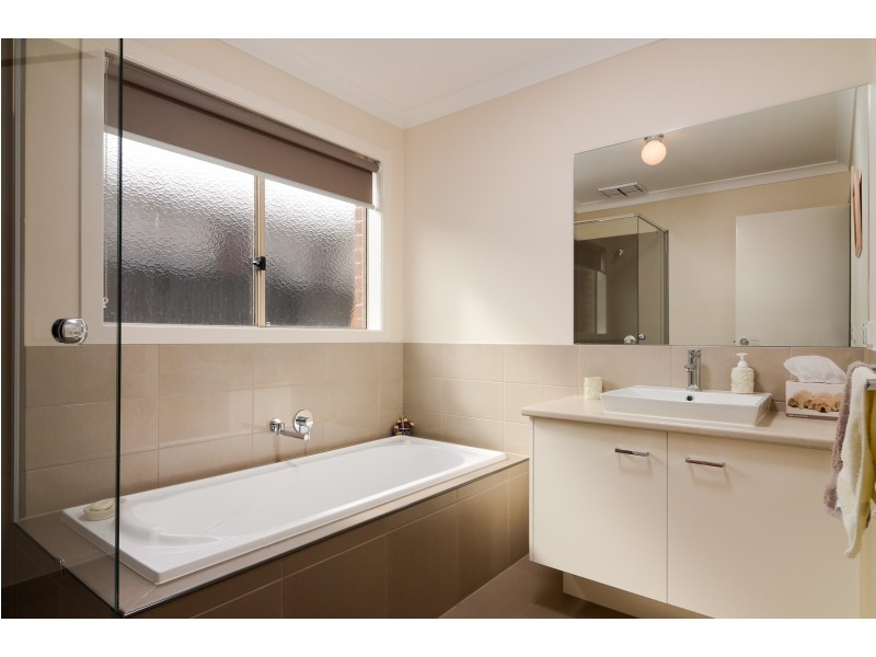 16 Murgese Circuit, Clyde North VIC 3978