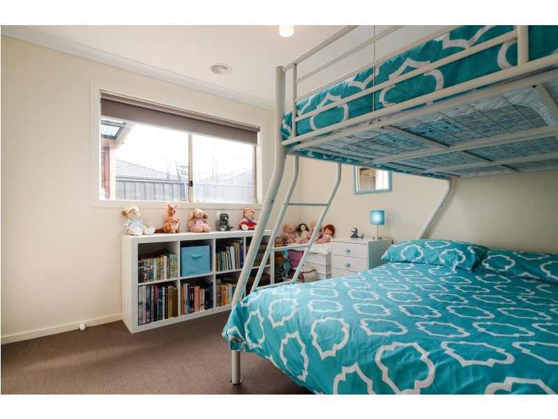 16 Murgese Circuit, Clyde North VIC 3978