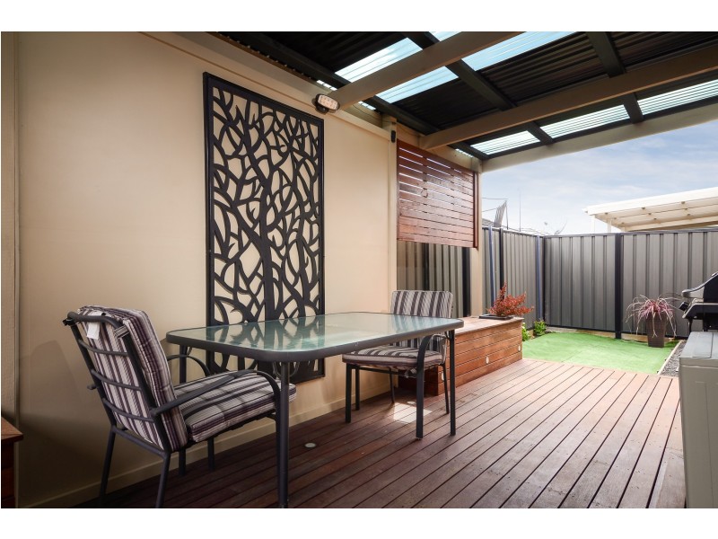 16 Murgese Circuit, Clyde North VIC 3978