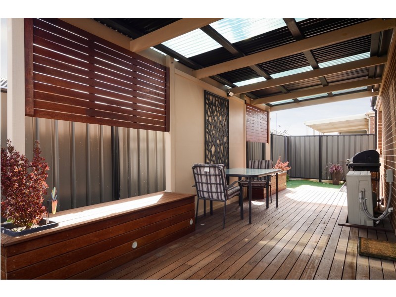 16 Murgese Circuit, Clyde North VIC 3978