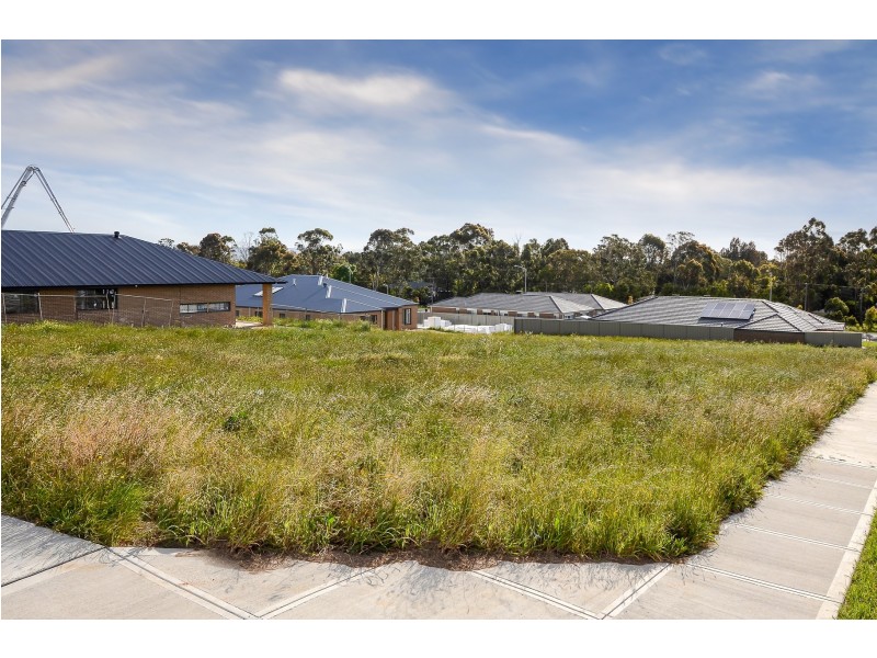 15 Fable Way, Cranbourne East VIC 3977