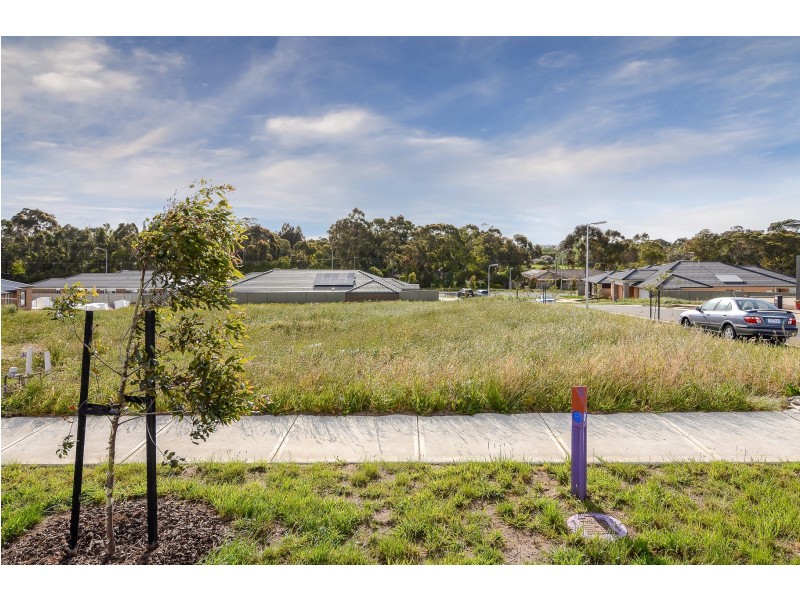 15 Fable Way, Cranbourne East VIC 3977