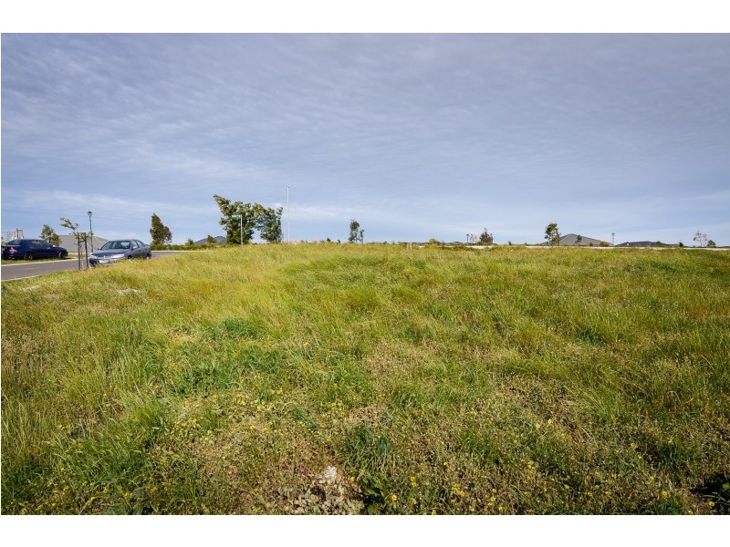 15 Fable Way, Cranbourne East VIC 3977