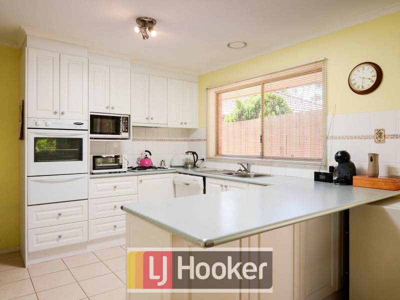 20 St Boswells Avenue, Berwick VIC 3806