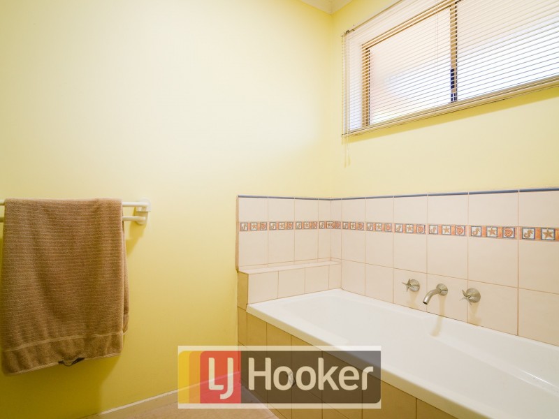 20 St Boswells Avenue, Berwick VIC 3806