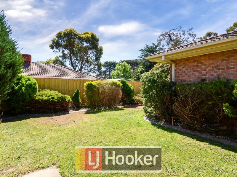 20 St Boswells Avenue, Berwick VIC 3806