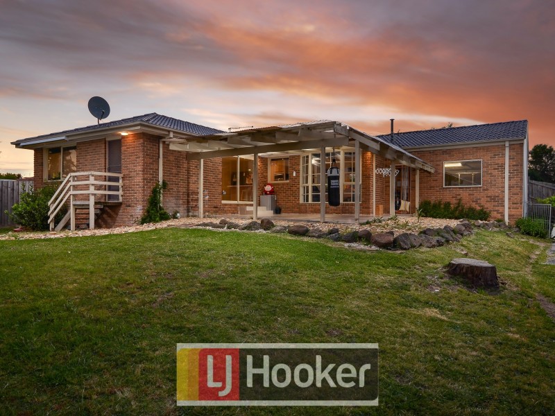 2 Weeden Crescent, Hallam VIC 3803