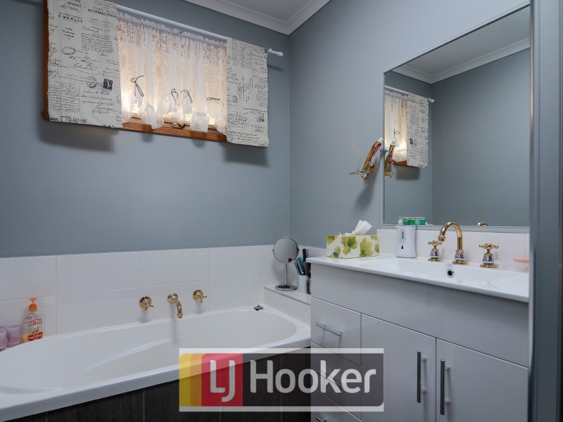 12 Versailles Place, Narre Warren VIC 3805