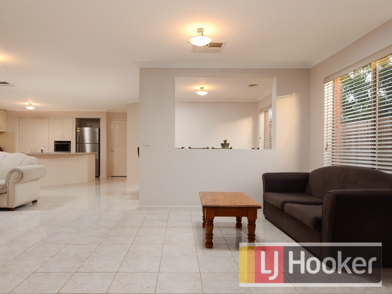 6 Janna Place, Berwick VIC 3806