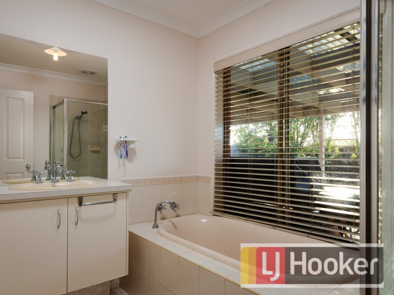 6 Janna Place, Berwick VIC 3806