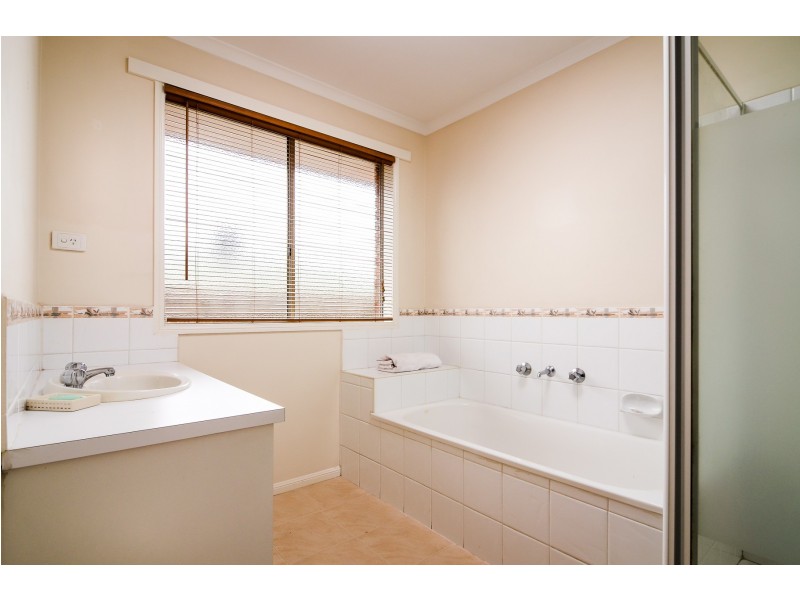 3 Nilufa Court, Hampton Park VIC 3976