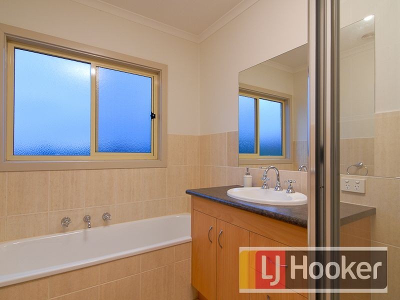 1/4 Ridge Court, Hampton Park VIC 3976