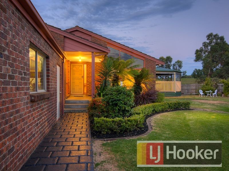 8 Winnie Court, Narre Warren VIC 3805