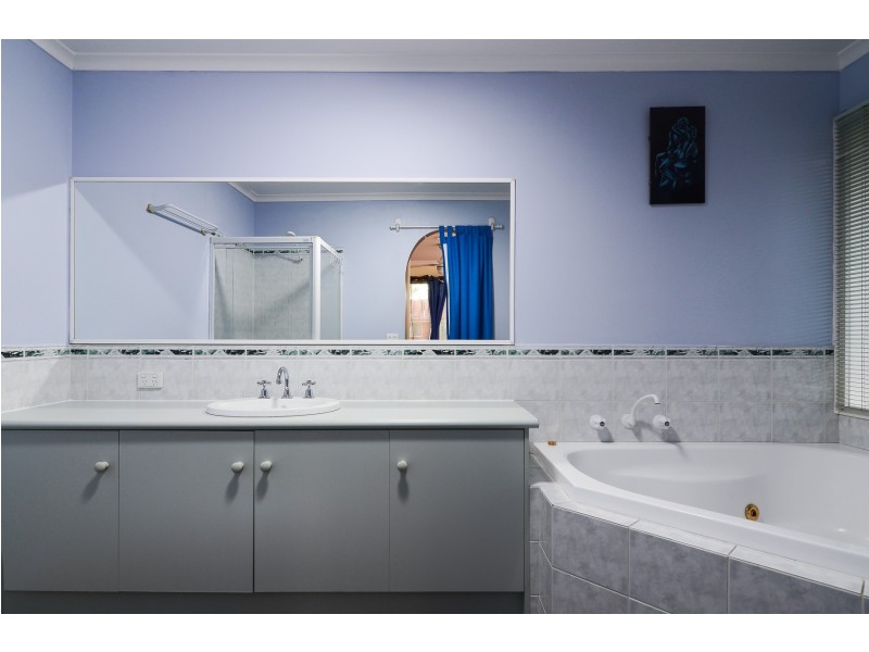 2 Tangerine Drive, Narre Warren South VIC 3805