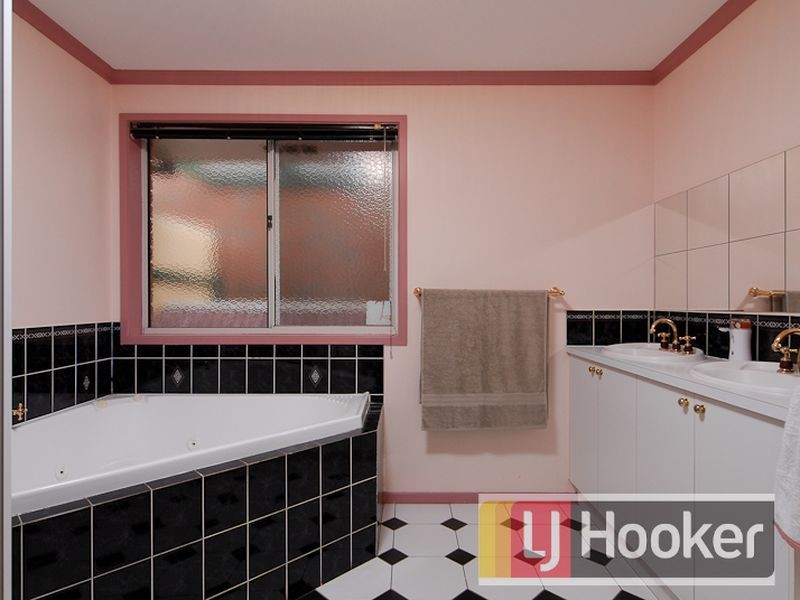 23 Palm Way, Narre Warren South VIC 3805