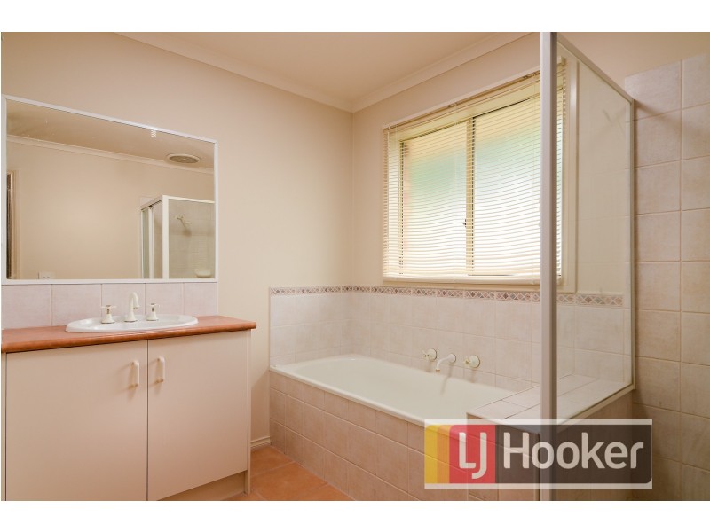 5 Mica Court, Narre Warren VIC 3805