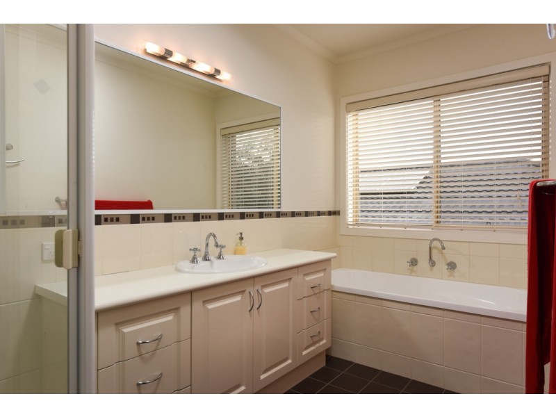 4 Ellesse Way, Berwick VIC 3806