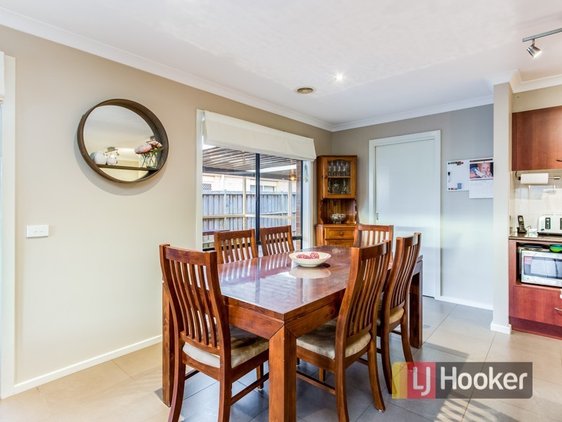 17 Yorkshire Drive, Cranbourne North VIC 3977