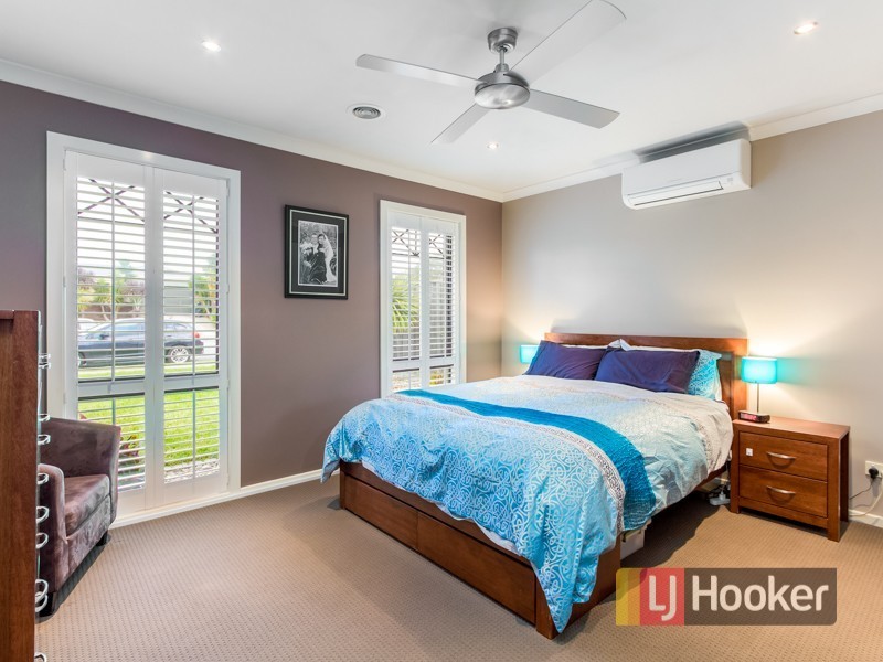 17 Yorkshire Drive, Cranbourne North VIC 3977