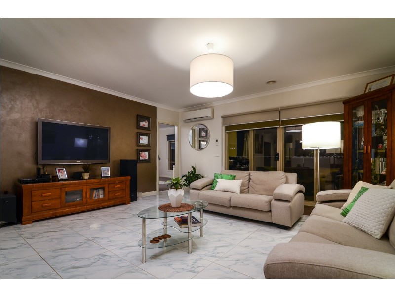 16 Beechtree Way, Cranbourne North VIC 3977