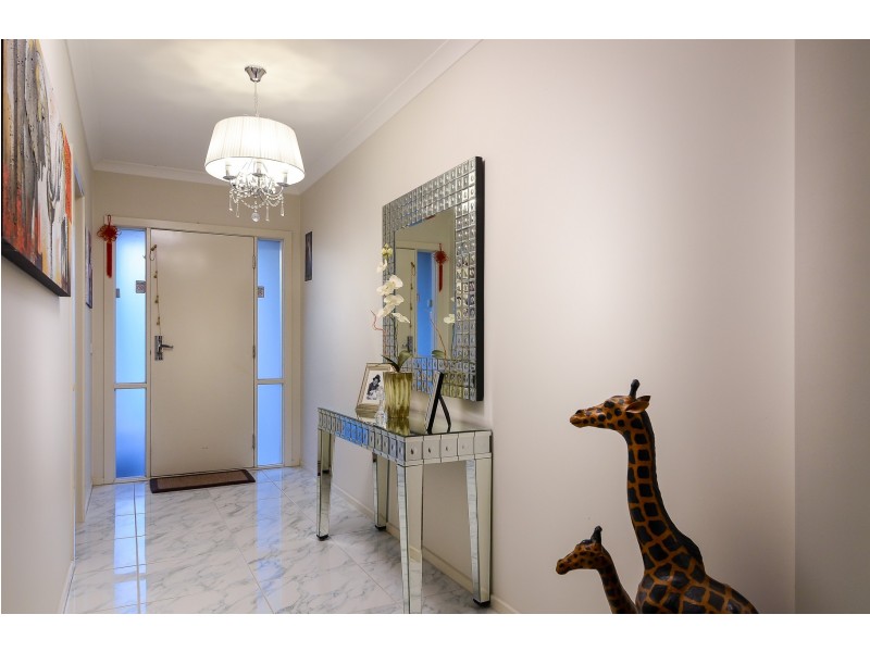 16 Beechtree Way, Cranbourne North VIC 3977