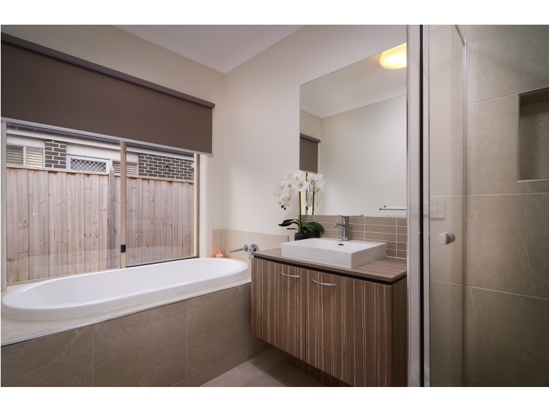 16 Beechtree Way, Cranbourne North VIC 3977