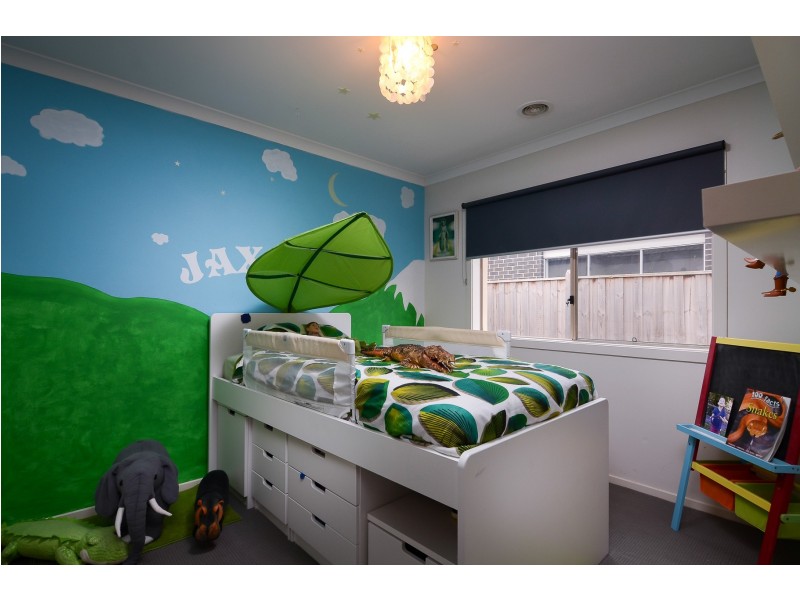 16 Beechtree Way, Cranbourne North VIC 3977