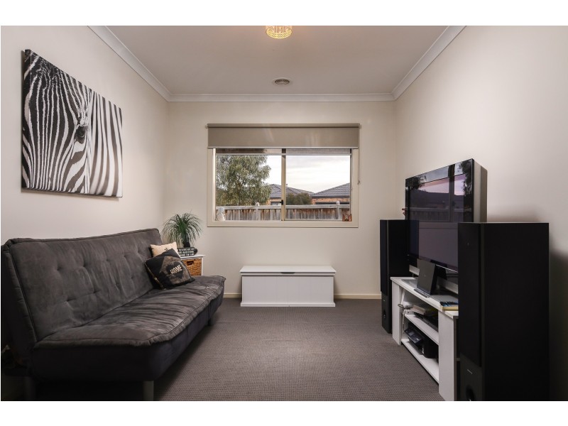 16 Beechtree Way, Cranbourne North VIC 3977
