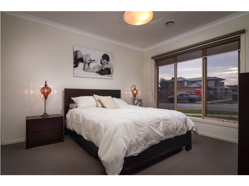 16 Beechtree Way, Cranbourne North VIC 3977