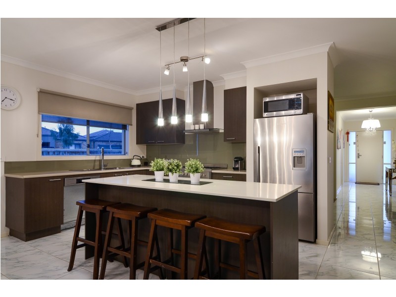16 Beechtree Way, Cranbourne North VIC 3977