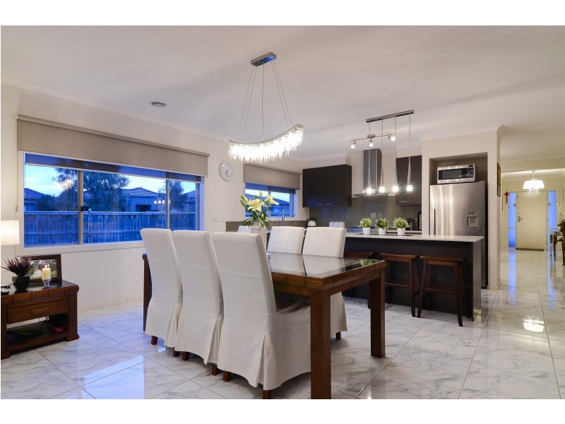 16 Beechtree Way, Cranbourne North VIC 3977