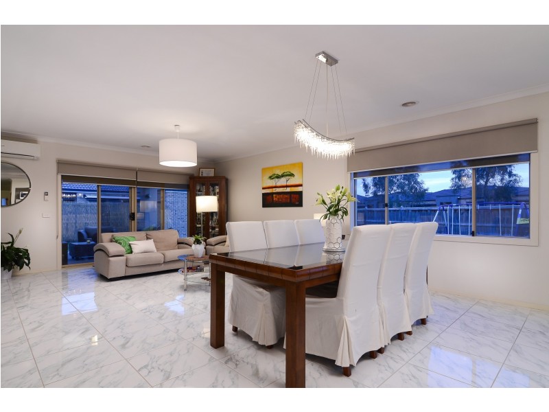 16 Beechtree Way, Cranbourne North VIC 3977