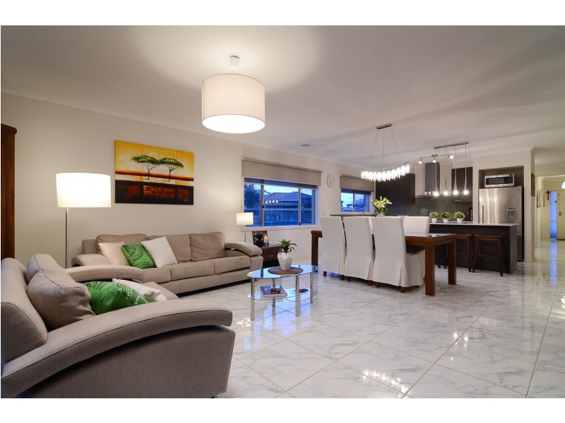 16 Beechtree Way, Cranbourne North VIC 3977