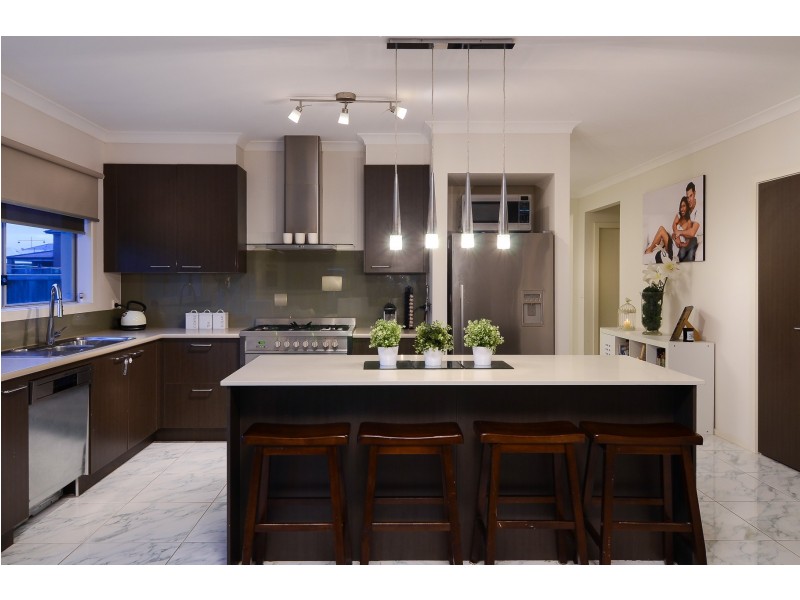 16 Beechtree Way, Cranbourne North VIC 3977