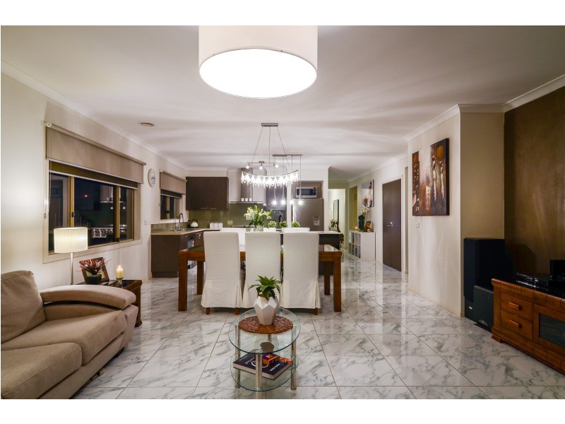 16 Beechtree Way, Cranbourne North VIC 3977