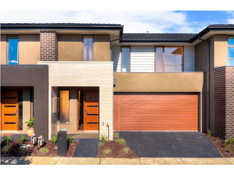 28 Selandra Boulevard, Clyde North VIC 3978