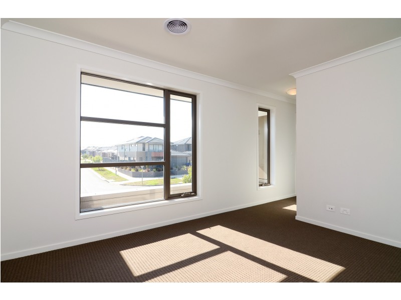 28 Selandra Boulevard, Clyde North VIC 3978