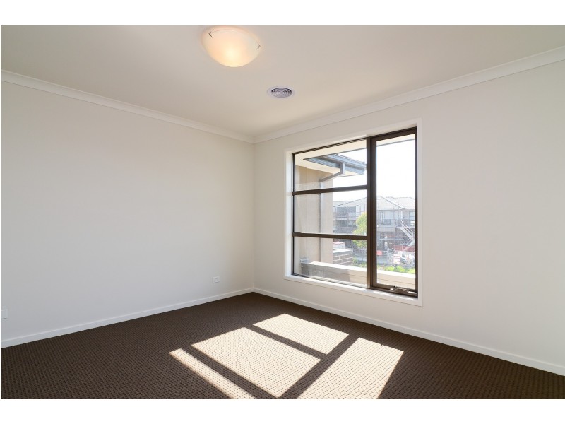 28 Selandra Boulevard, Clyde North VIC 3978