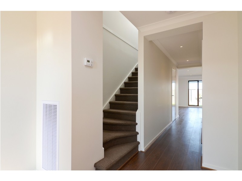 28 Selandra Boulevard, Clyde North VIC 3978