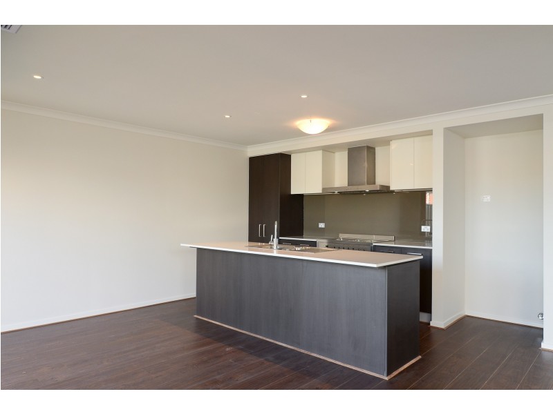 28 Selandra Boulevard, Clyde North VIC 3978