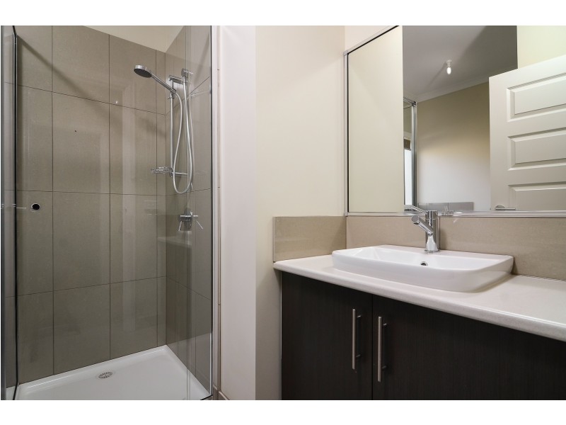 2/3 Highland Ave, Hampton Park VIC 3976