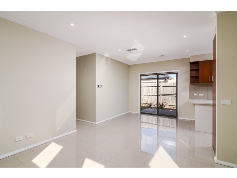 2/3 Highland Ave, Hampton Park VIC 3976