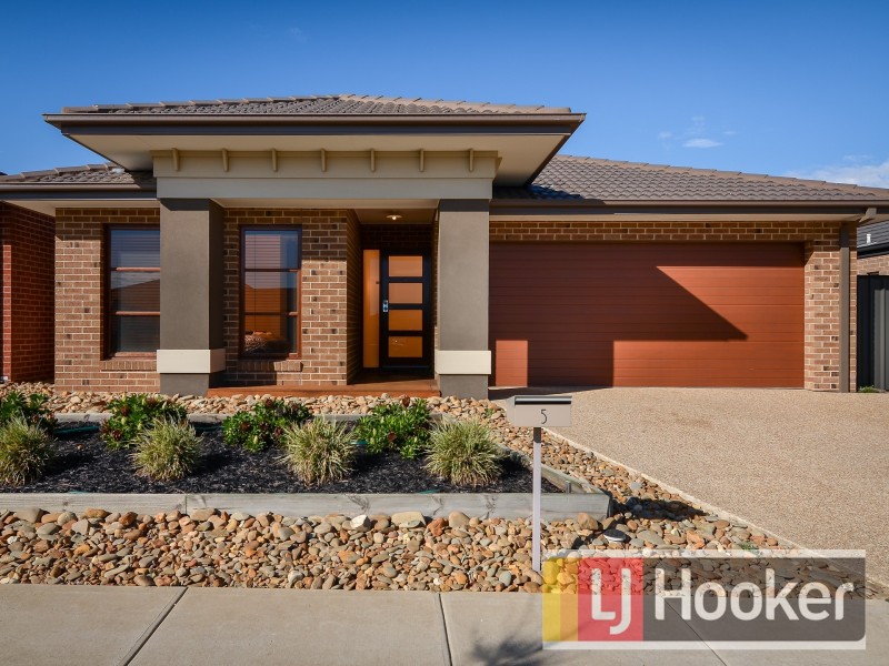 5 Haflinger Ave, Clyde North VIC 3978