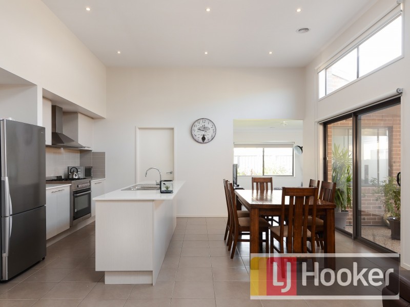 5 Haflinger Ave, Clyde North VIC 3978