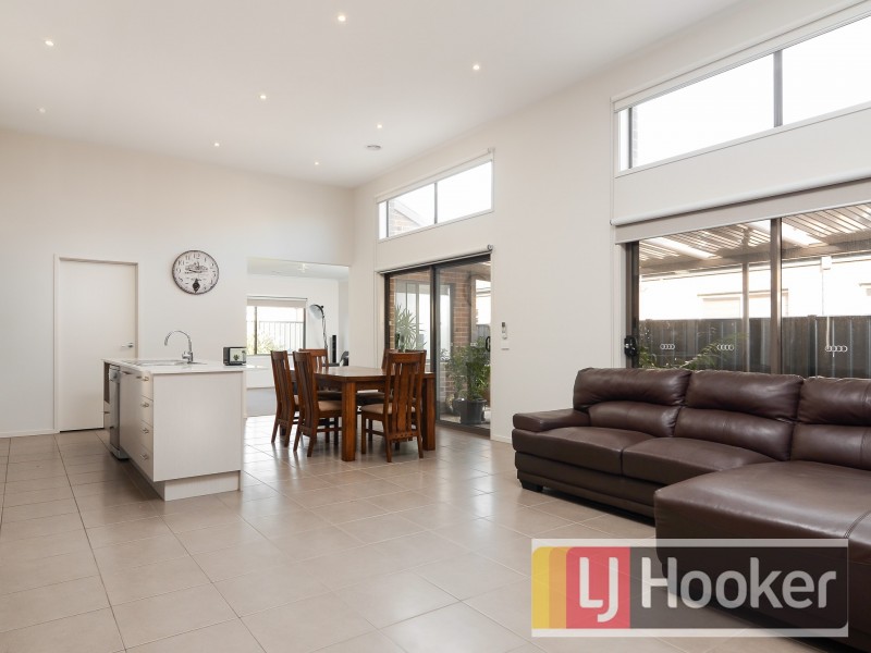 5 Haflinger Ave, Clyde North VIC 3978