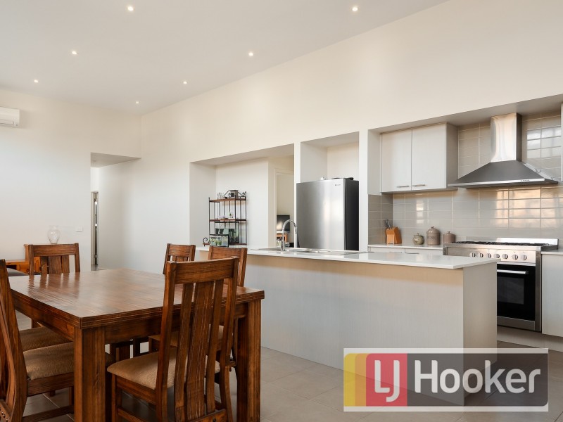 5 Haflinger Ave, Clyde North VIC 3978