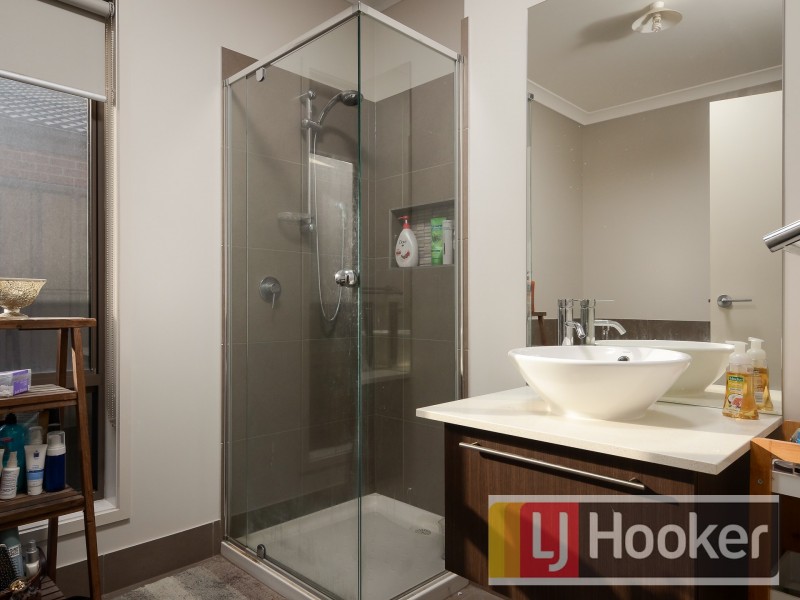 5 Haflinger Ave, Clyde North VIC 3978