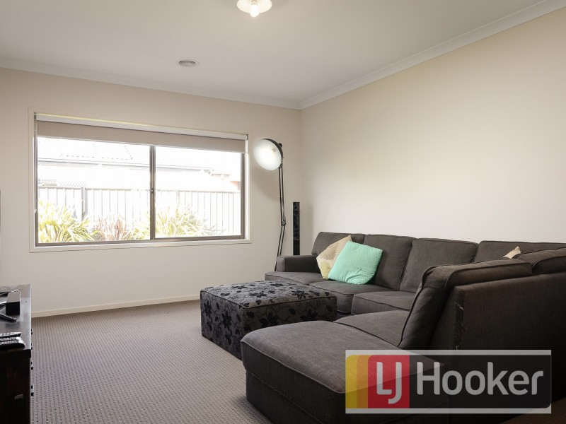 5 Haflinger Ave, Clyde North VIC 3978